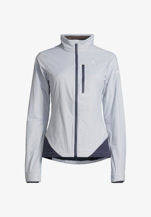 Světle šedá lehká bunda s vysokým límcem, předním zipem a námořnickými akcenty. Má kapsu na levé části hrudi a elastické manžety.