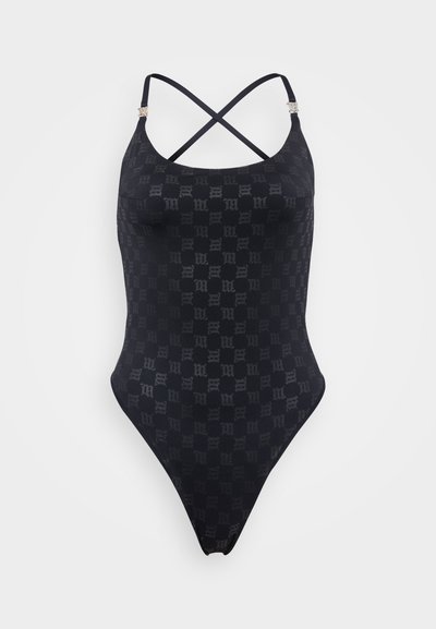 Černé jednodílné plavky s vzorovaným designem, vybavené křížovými ramínky a kovovými akcenty. Hladká textura, vysoký řez nohavic.