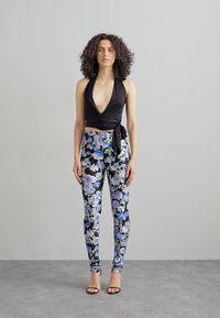 Ioannes WRAP VEST - Μπλούζα - black