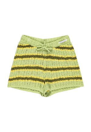 Pantalones cortos de punto en verde claro con rayas amarillas y verde oscuro, que cuentan con una cinturilla con cordón y una tela texturizada y suave.