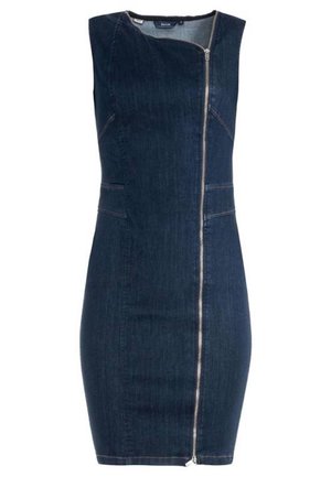 Robe en denim bleu foncé sans manches avec une fermeture éclair argentée asymétrique sur le devant et une silhouette crayon ajustée.