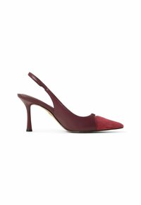 Bordeaux slingback-klackar med spetsig tå, med ovandel i läder och frontpanel i mocka, smal klack och öppen baksida.
