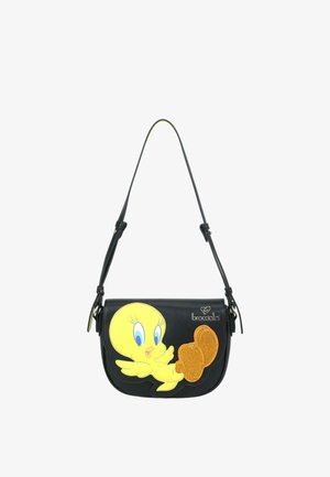 Borsa a tracolla nera con personaggio cartoon di uccello giallo e piedi arancioni strutturati sulla patta anteriore, tracolla regolabile e logo Braccialini.