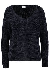 Granatowy dzianinowy sweter z dekoltem w serek, długimi rękawami i fakturą prążkowania na całej powierzchni. Miękki, przytulny materiał o luźnym kroju.