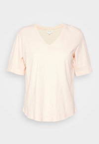 T-shirt rosa chiaro a maniche corte con scollo a V. Texture morbida e liscia con una vestibilità rilassata. Dettagli di cucitura discreti lungo il collo e l'orlo.