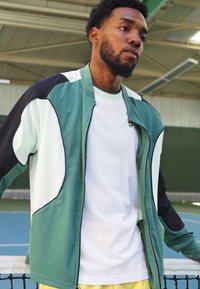 Nike Performance Trainingsjacke - bicoastal/black/barely green/white