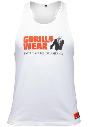 Baltas tankas su didelėmis oranžinėmis raidėmis "GORILLA WEAR", juoda gorilos grafika ir mažesnėmis raidėmis „JAV“ apačioje.