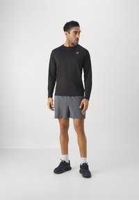 New Balance SPORT ESSENTIALS LINED SHORT 5" - Sportiniai šortai - graphite