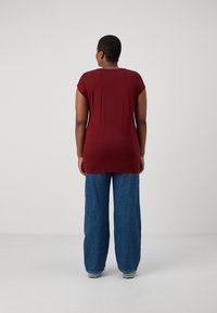 ONLY Carmakoma CARFLAKE LIFE S/S MIX JRS - Paprasti marškinėliai - syrah