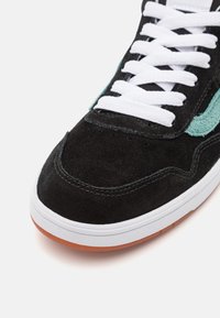 Vans CRUZE TOO UNISEX - Tenisice - black/true white