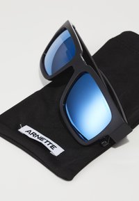 Arnette SAMHTY - Sončna očala - black matte/shiny