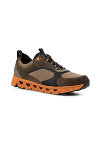 Men's sneakers featuring a mix of brown suede and synthetic materials, with a black and orange rubber sole and a lace-up design.