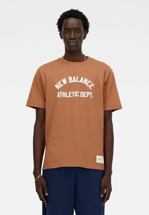 New Balance GREATEST HITS - T-shirt med print - walnut