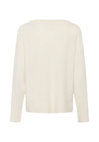 Pull en tricot doux couleur écru, coupe décontractée, col large et poignets côtelés. Conçu avec une longueur raccourcie et des coutures tombantes aux épaules.