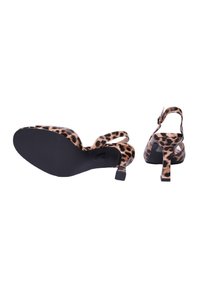 Sandali con tacco alto in stampa leopardata, con suola nera, punta aperta, cinturino alla caviglia regolabile e tacco a stiletto sottile.