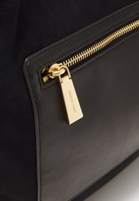 MICHAEL Michael Kors LILLIE CHAIN TOTE - Kézitáska - black