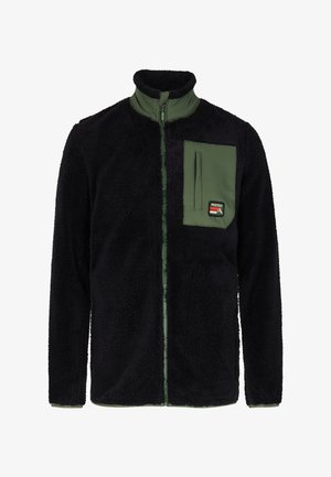 Flis jakna u crnoj boji s zelenim ovratnikom i džepom na prsima. Ima prednji zatvarač i oznaku s logom na džepu. Mekani, teksturirani materijal.