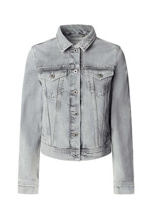 Chaqueta de mezclilla gris claro con un cuello clásico, cierre frontal de botones y dos bolsillos en el pecho. Presenta detalles de costura sutiles.