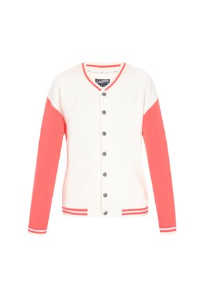 Bijela cardigan jakna s koraljnim rukavima, prednjim džepovima i šest srebrnih dugmadi. Ima rebrasti ovratnik i rub s prugastim naglascima.