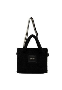 Borsa tote in finta pelliccia nera con manici corti e una tracolla rimovibile a righe. Presenta una patch logo rettangolare sul davanti.