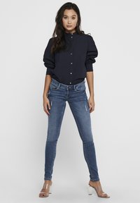 ONLY ONLCORAL  - Testhezálló fazon - medium blue denim