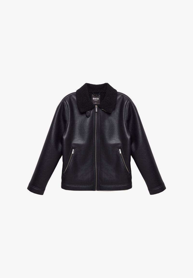 Mustmust nahkjakke faux shearling kraega, tõmblukuga ees ja kahe tõmblukuga taskuga. Sujuv tekstuur ja sobiv disain.