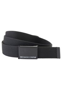 Ceinture en tissu noir avec un tissage texturé, équipée d'une boucle en métal arborant le logo de la marque "DCSHOECOUSA" en blanc.