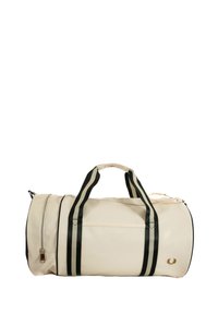 Borsa a duffel beige con manici a righe nere e verdi, tasca con zip e dettaglio del logo dorato. Realizzata in materiale liscio e resistente.
