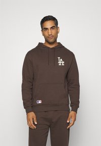 New Era MLB LOS ANGELES DODGERS LEAGUE ESSENTIALS HOODY - Squadra - brown/white