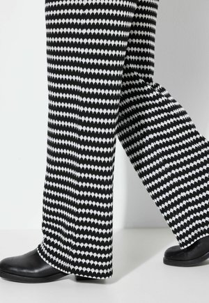 Studio Untold, HOSE, WIDE LEGS, STRUKTUR UND RINGEL, ELASTIKBUND - Broek - black
