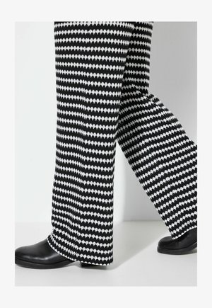 Studio Untold, HOSE, WIDE LEGS, STRUKTUR UND RINGEL, ELASTIKBUND - Broek - black