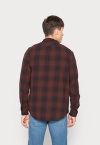 Lee LEESURE  - Camisa - velvet beet