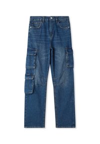 Pantaloni cargo in denim blu con vita alta, gamba dritta e molteplici tasche laterali. Il tessuto presenta un lavaggio leggermente sbiadito e una trama robusta.