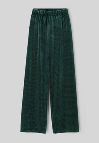 Pantalon large plissé vert fabriqué en tissu doux et texturé avec des rayures verticales. Taille élastique et tombé fluide.