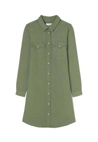 Robe chemise à manches longues en coton vert olive, avec un devant boutonné, un col et deux poches poitrine. Texture lisse, coupe droite.