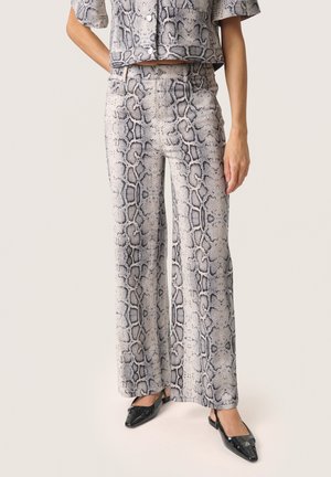 SLSandja Vanesa - Flared Jeans - grey snake print