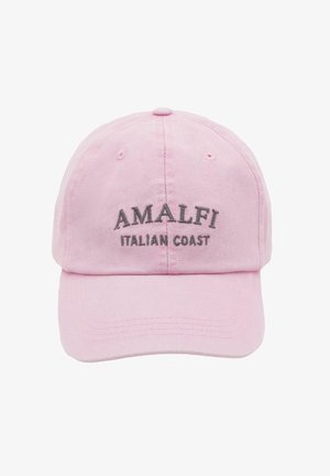Svetloružová šiltovka s tmavosivým vyšívaným textom "AMALFI ITALIAN COAST" na prednom paneli.