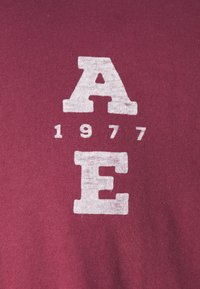 American Eagle CORE TEE  - Apdrukāts T-krekls - burgundy