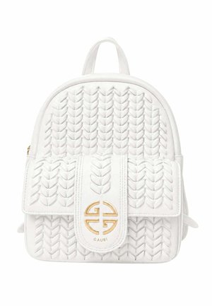 Piccolo zaino bianco in pelle con motivo intrecciato, tasca frontale con patta, logo GAUBI dorato e manico superiore.