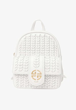 Piccolo zaino bianco in pelle con motivo intrecciato, tasca frontale con patta, logo GAUBI dorato e manico superiore.