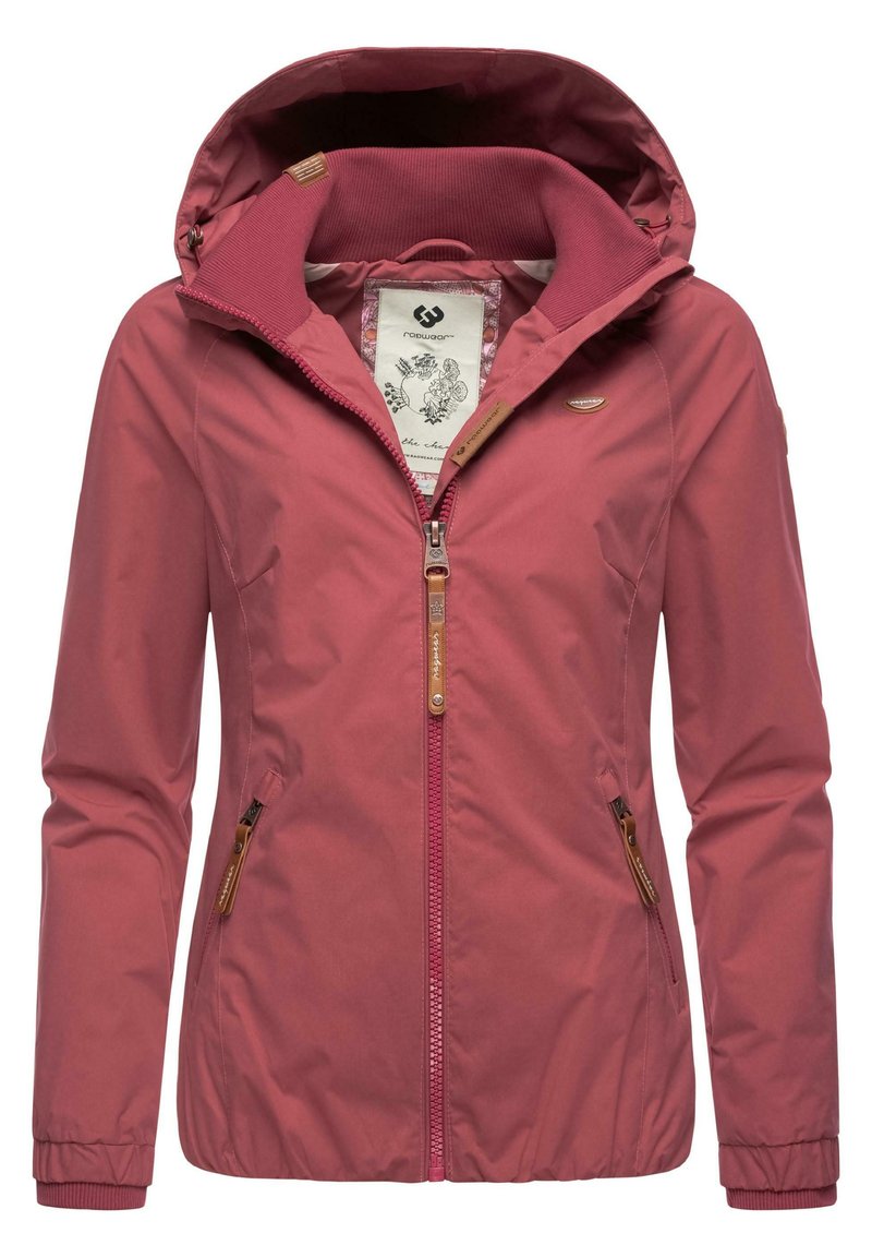 Giacca rosa lampone con chiusura a zip, cappuccio e polsini a coste. Presenta tasche con zip e dettagli in pelle. Tessuto leggero, superficie liscia.