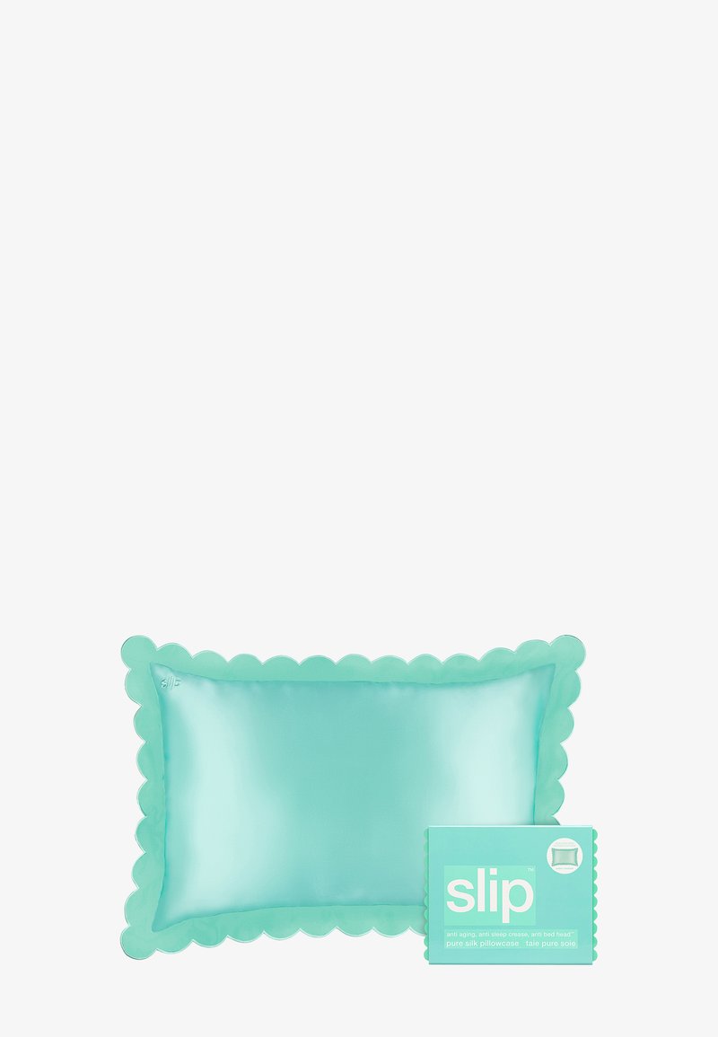 Slip - SLIP PURE SILK QUEEN PILLOWCASE WITH SCALLOPED EDGE - Skincare Tool - turquoise, Ampliar