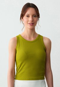 ROUND NECK STRAIGHT CUT CUP SLEEVELESS TANK - Top - yellow