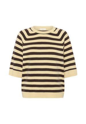 Béžový sveter s krátkym rukávom s horizontálnymi tmavohnedými pruhmi a okrúhlym výstrihom, zobrazený na bielom pozadí.