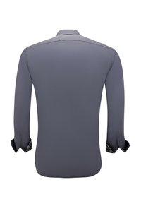 Grijs shirt met lange mouwen, een gestructureerde kraag, een textuur van stof en gemêleerde manchetten. Soepele pasvorm met een getailleerde snit, geen zichtbare details aan de achterkant.