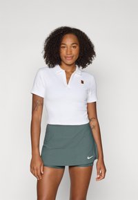 Nike Performance - NIKECOURT HERITAGE CROP TOP - Poloshirt - white Miniatuurafbeelding 1
