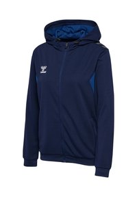 Marineblauwe jas met volledige ritssluiting, capuchon met koordje, zijzakken en een wit hummel-logo op de borst.