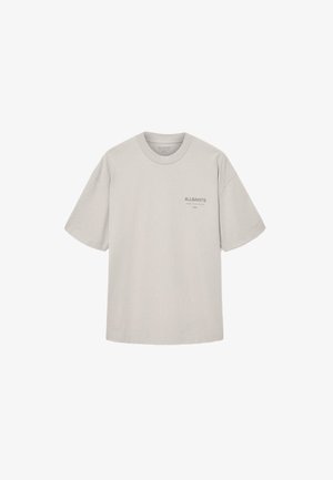 T-shirt gris à manches courtes en coton. Il a un col rond et un petit logo imprimé sur la poitrine en gris foncé. Coupe décontractée.