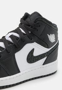 Jordan AIR JORDAN 1 MID SE UNISEX czarny