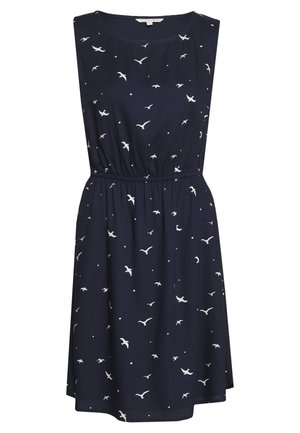 Robe sans manches bleu marine avec taille froncée et imprimé blanc d'oiseaux et de points dispersés sur tout le tissu.